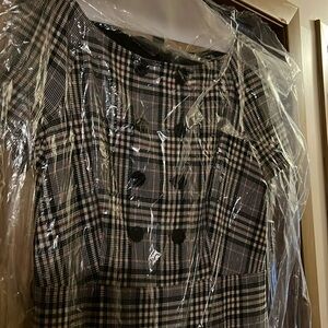 Le chateu classic dress size large and fully dry cleaned with belt. Worn once